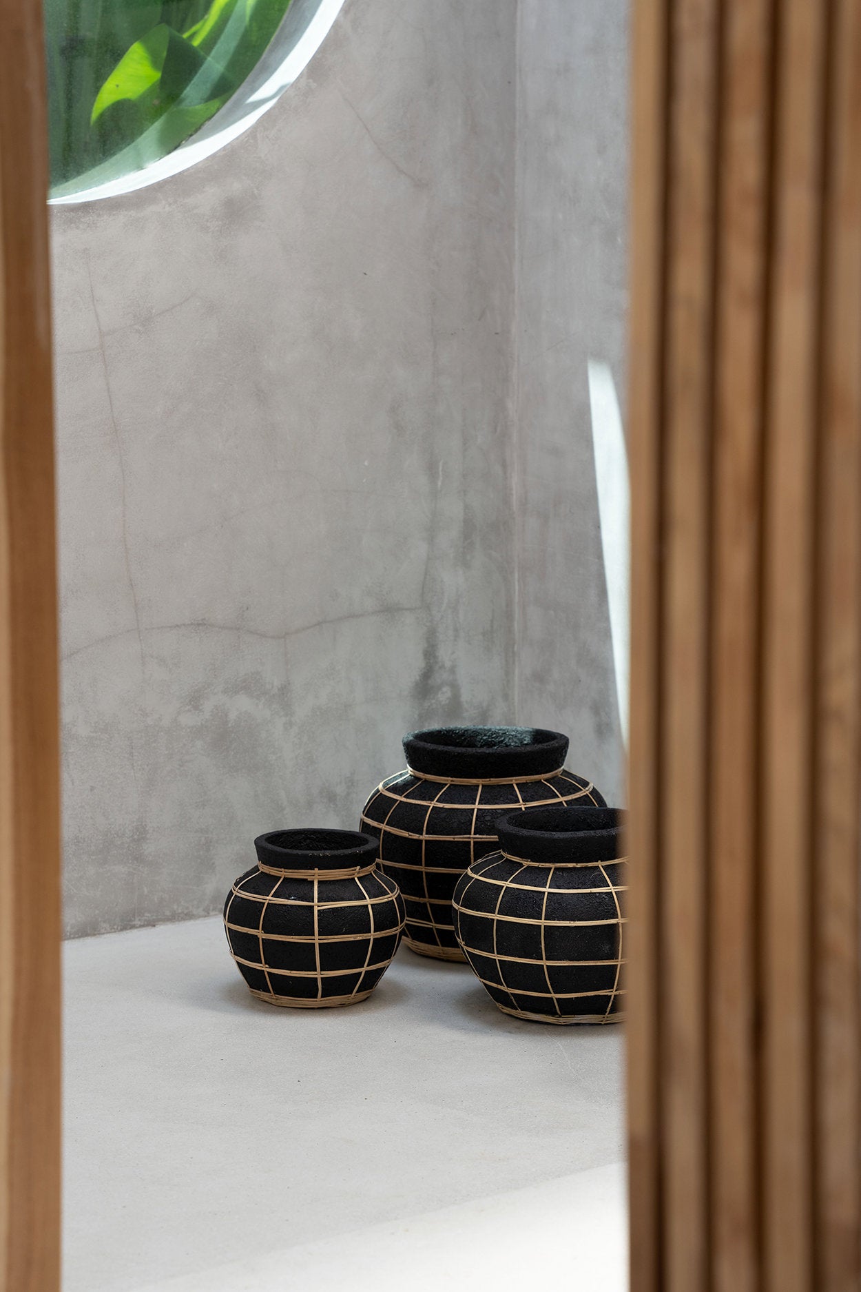The Belly Vase, Black Natural, M — 4