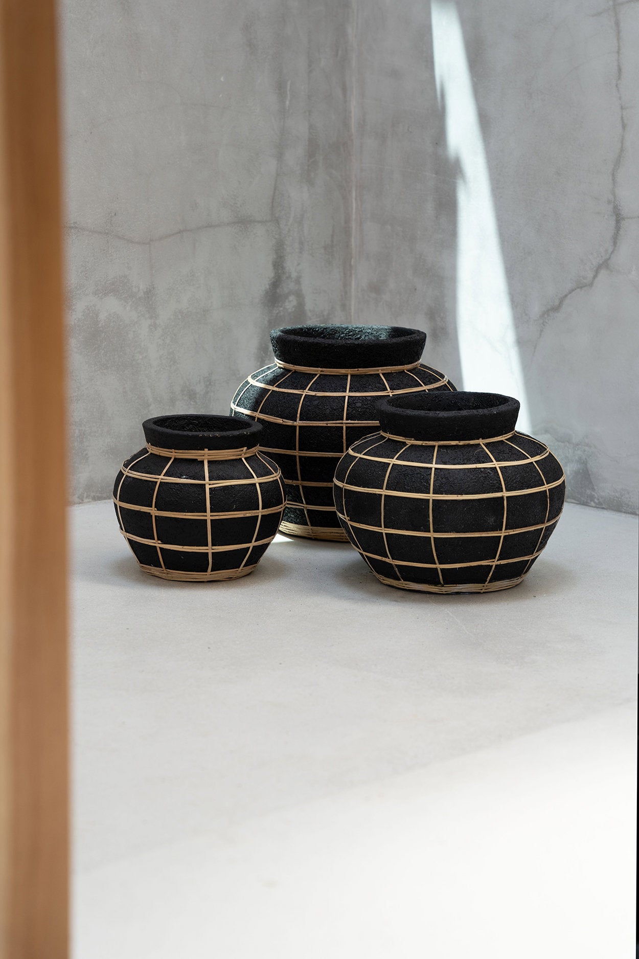 The Belly Vase, Black Natural, S — 4