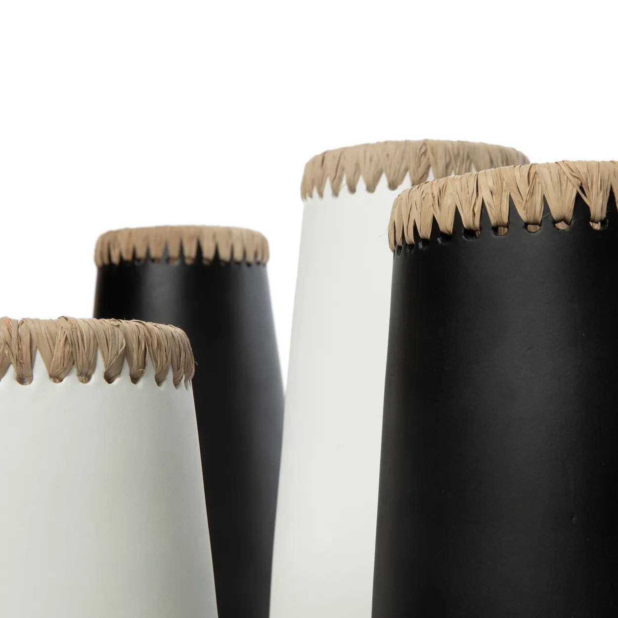 The Sneaky Vase, Black Natural, M — 6