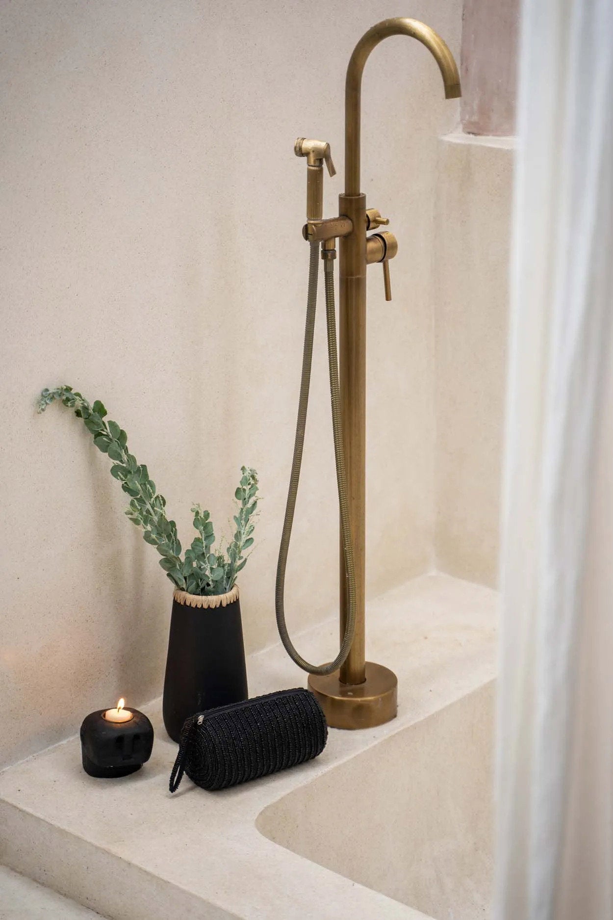 The Sneaky Vase, Black Natural, S — 2