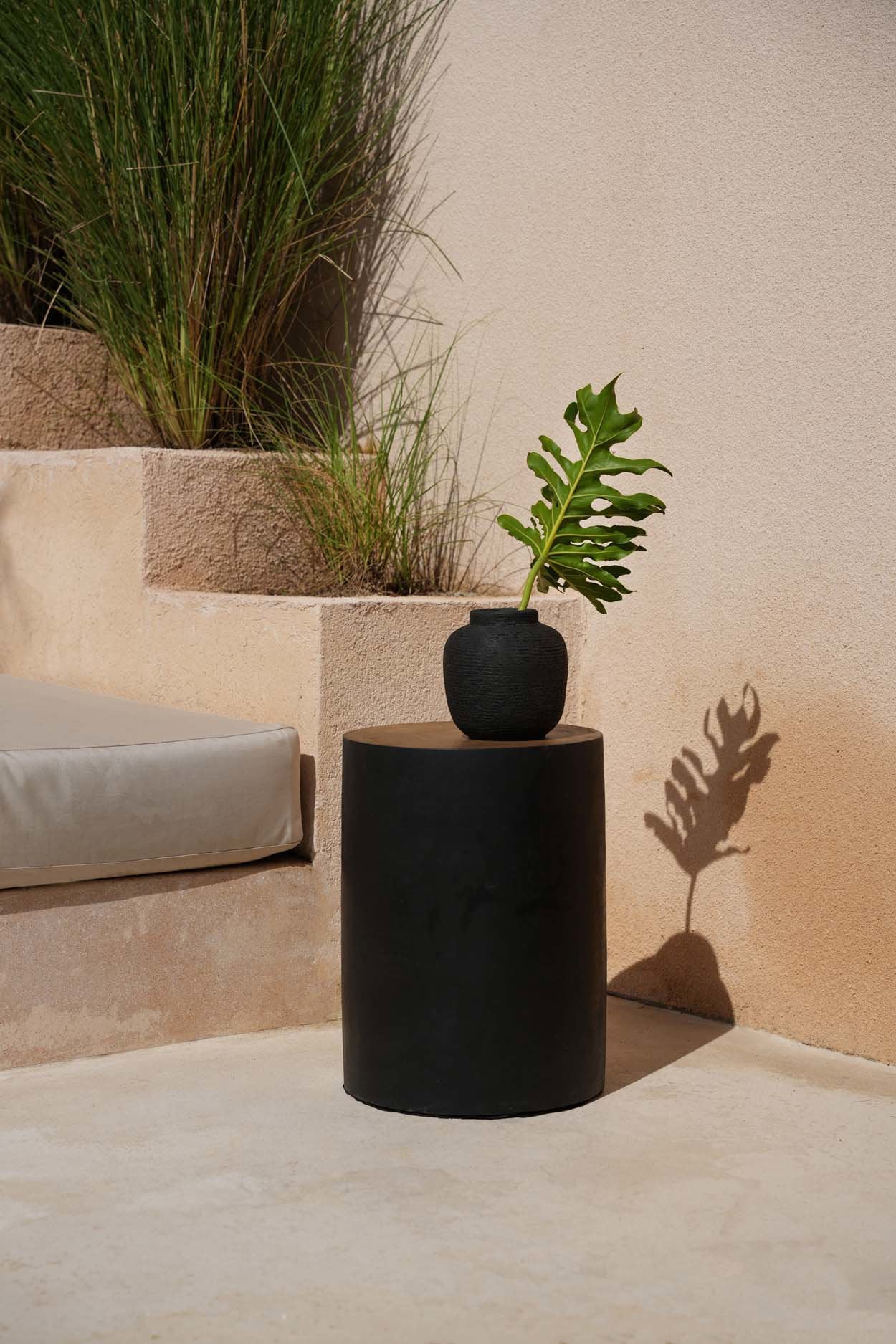 The Peaky Vase, Black, S — 2